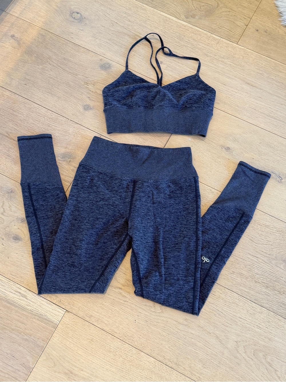 Alo Yoga dark gray heathered set